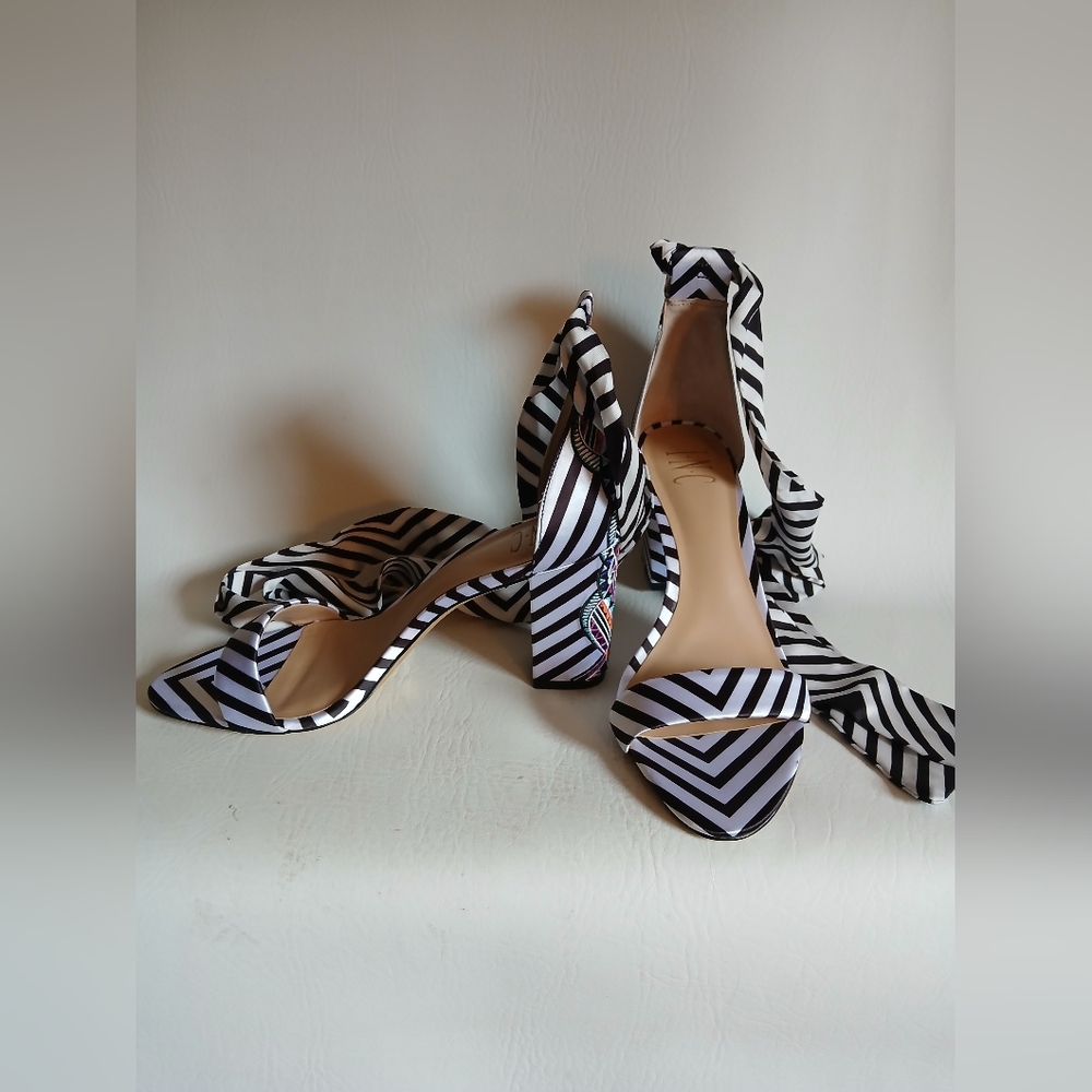 INC International Concepts Black and White Heels Multi Colored Back Sz8.5.